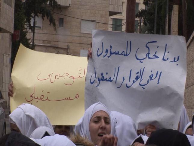 التوجيهي يتأرجح بين الحكومة واتحاد المعلمين
